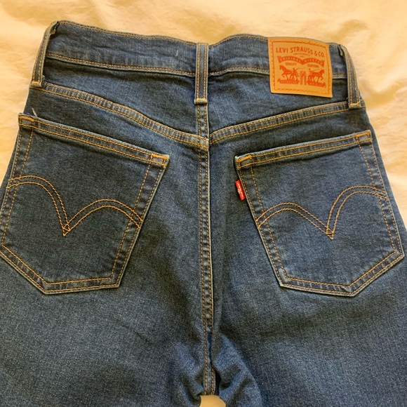 Levi’s Wedgie Skinny - Picture 3 of 5